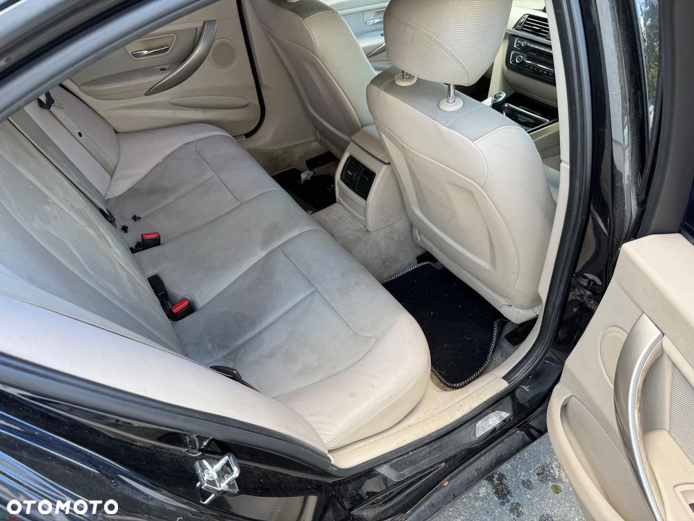 BMW Seria 3 320i - 15