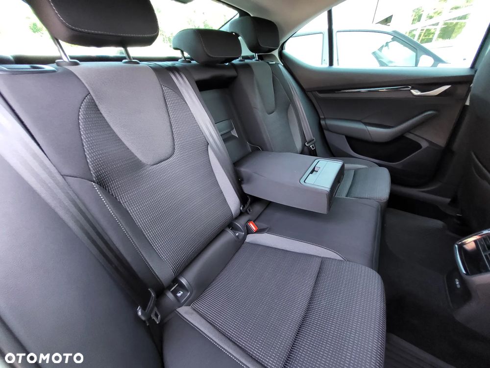 Skoda Octavia 2.0 TDI Selection DSG - 25