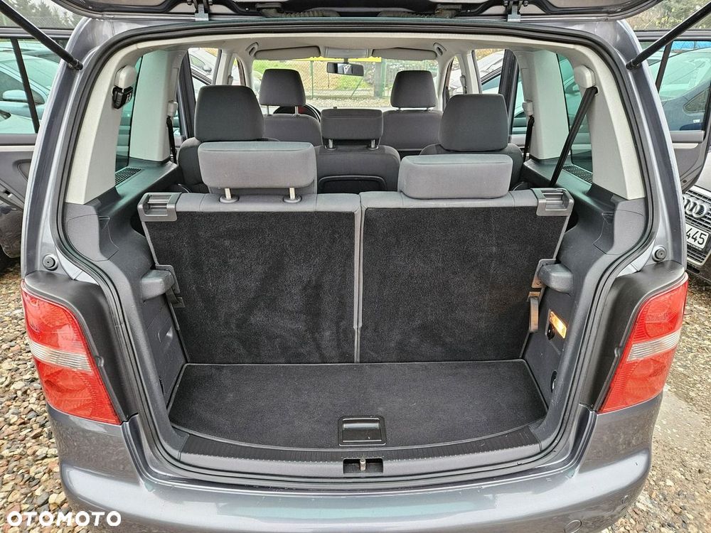 Volkswagen Touran - 20