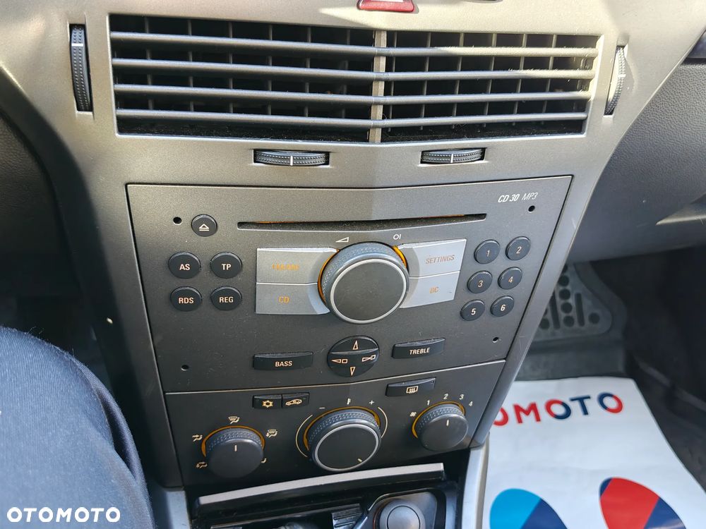 Opel Astra III GTC 1.8 Cosmo - 20