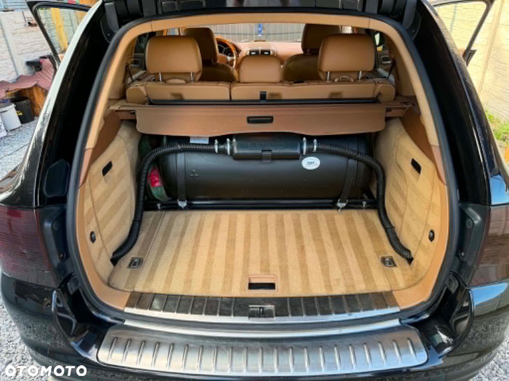 Porsche Cayenne - 8