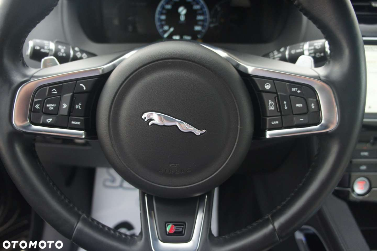 Jaguar F-Pace - 13