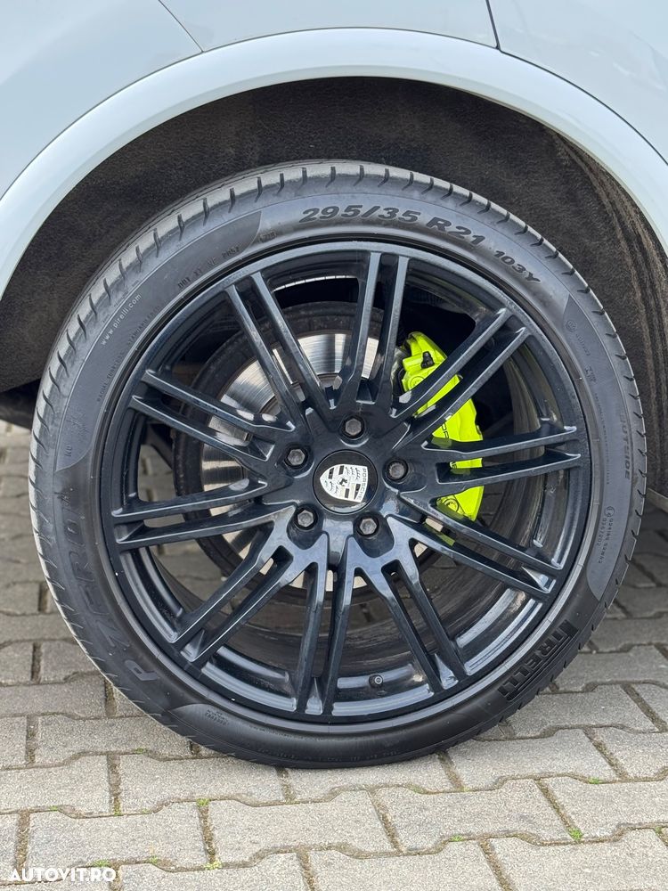 Porsche Cayenne - 12