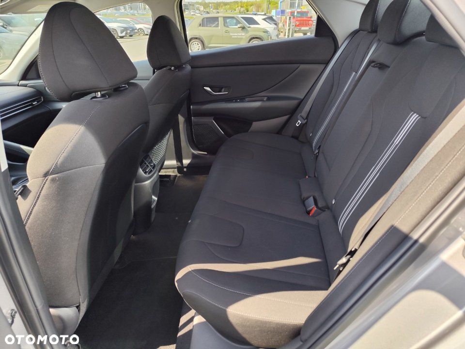 Hyundai Elantra - 10