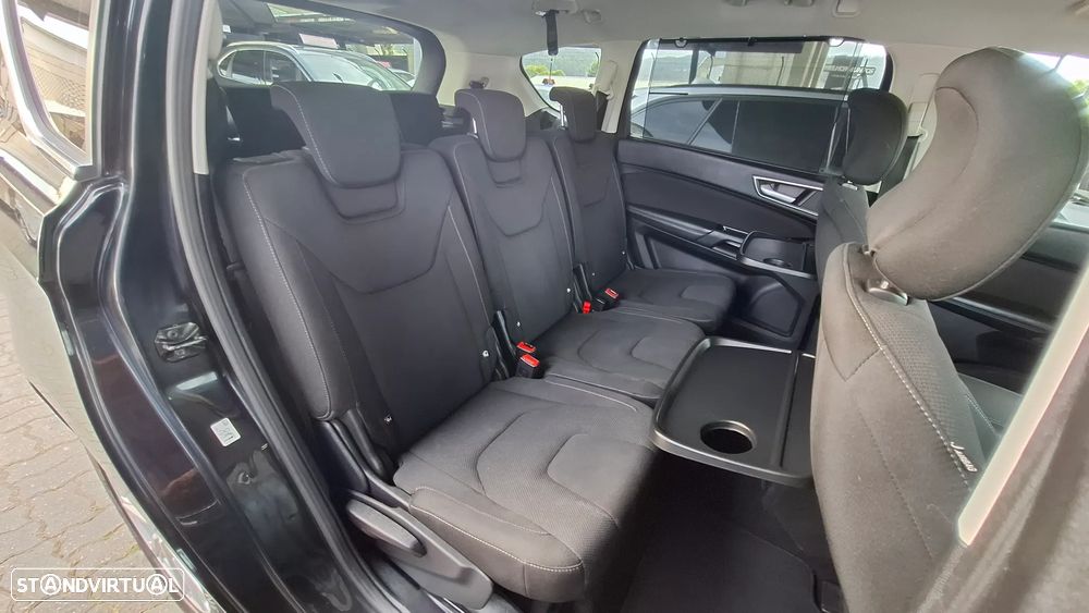 Ford S-Max - 34