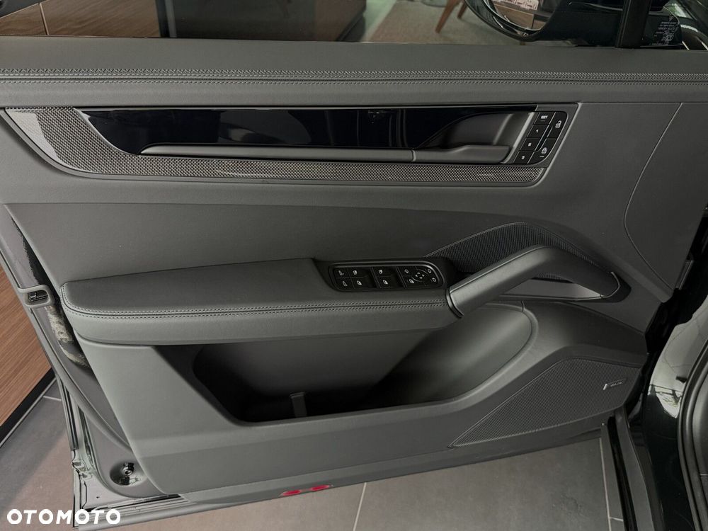 Porsche Cayenne - 16