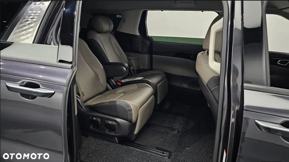 Kia Carnival - 5
