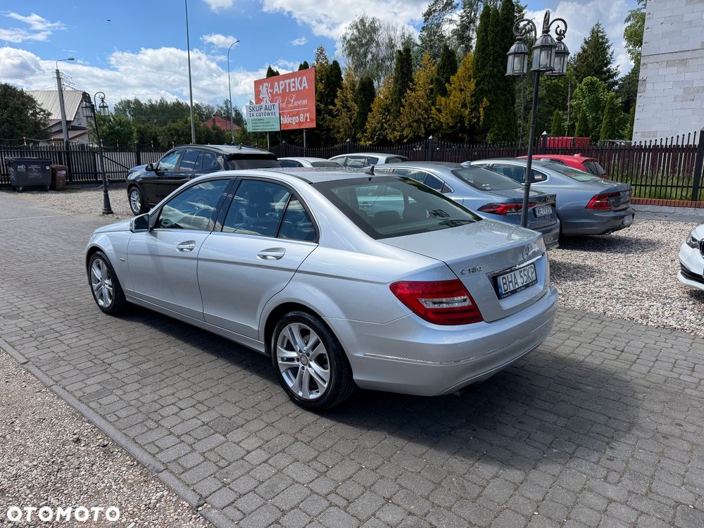 Mercedes-Benz Klasa C 180 CGI BlueEff Avantgarde - 31