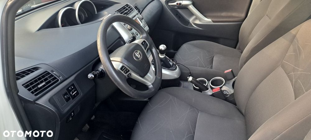 Toyota Verso - 7