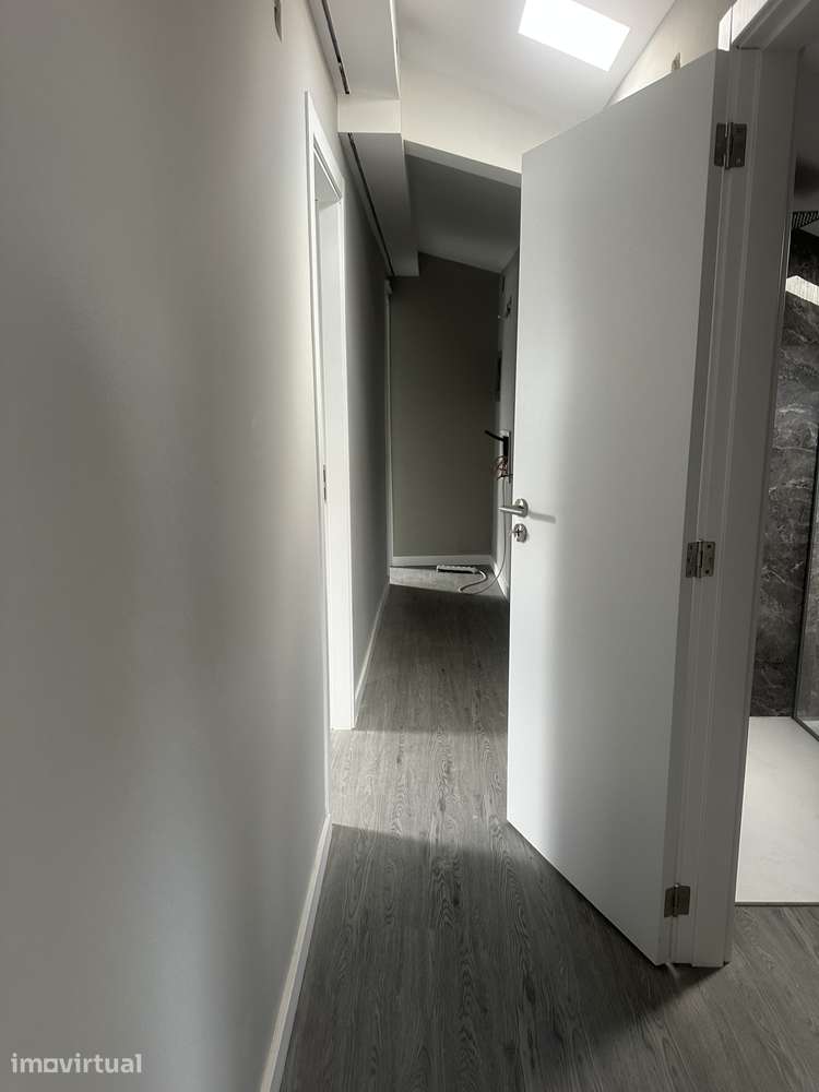 Apartamento T.3 - Em sótão - Acabado de remodelar em Leiria - Grande imagem: 5/11