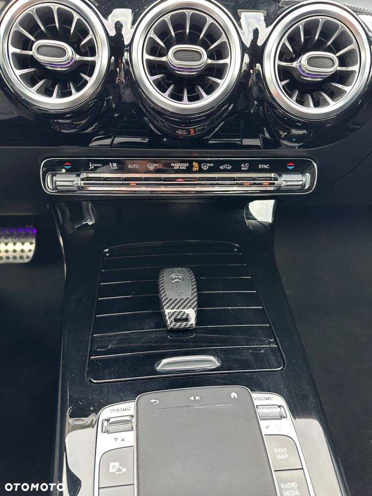 Mercedes-Benz Klasa A 180 7G-DCT Lim AMG Line Advanced Plus - 22