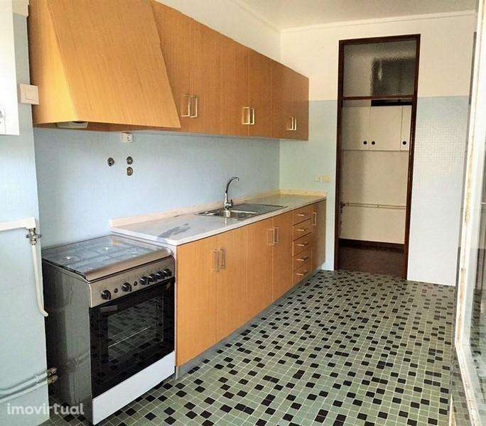 Apartamento T2 Remodelado - M. Sacramento - Grande imagem: 2/15