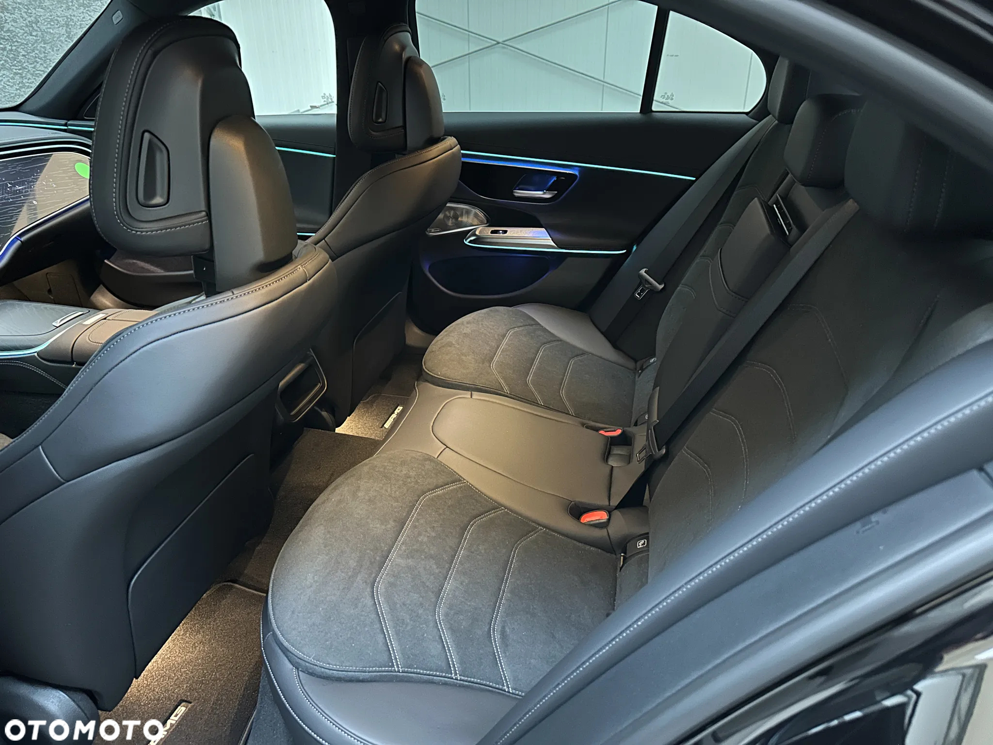 Mercedes-Benz Klasa E 200 T 4Matic 9G-TRONIC Edition AMG Line - 35