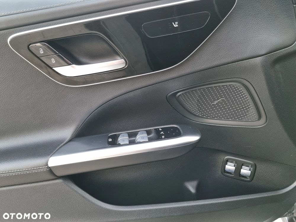 Mercedes-Benz Klasa C 300 e PHEV AMG - 26