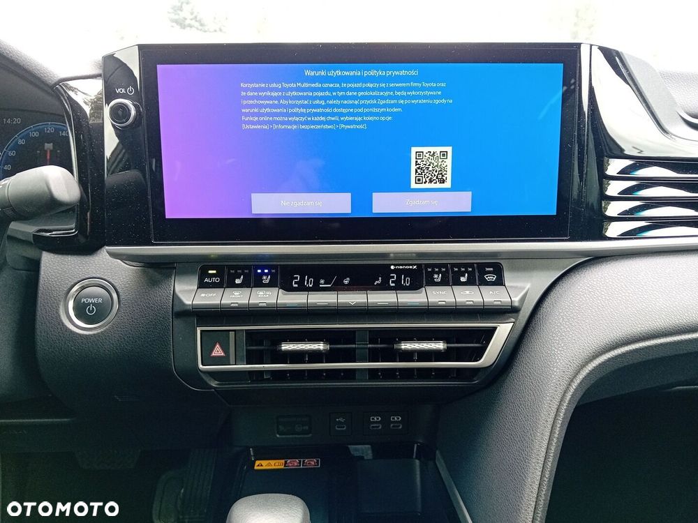 Toyota Camry - 17