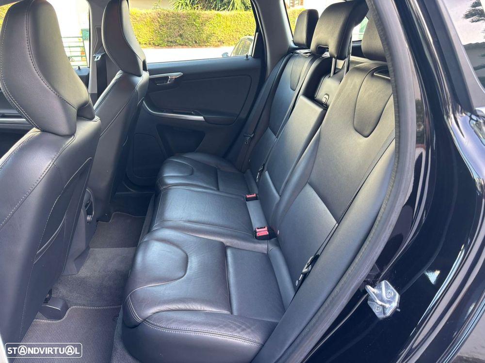 Volvo XC 60 2.0 D4 R-Design - 44