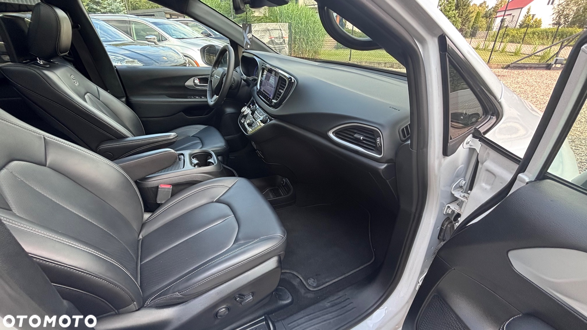 Chrysler Pacifica - 27
