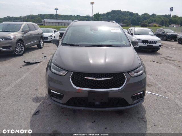 Chrysler Pacifica - 2