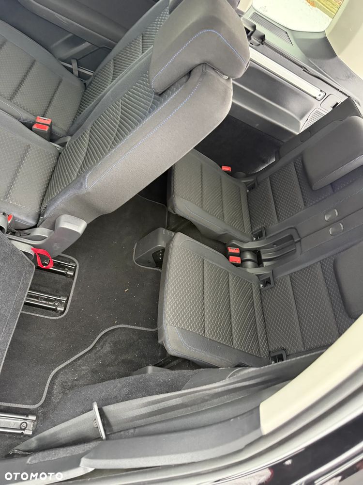 Volkswagen Touran 2.0 TDI SCR DSG UNITED - 25