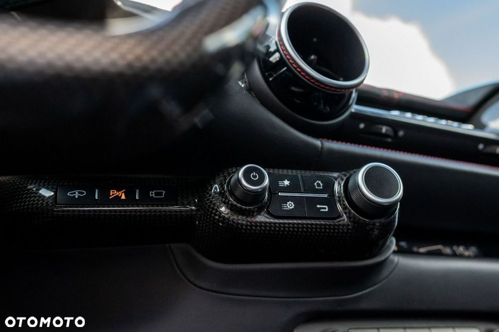 Ferrari 812 Superfast - 34