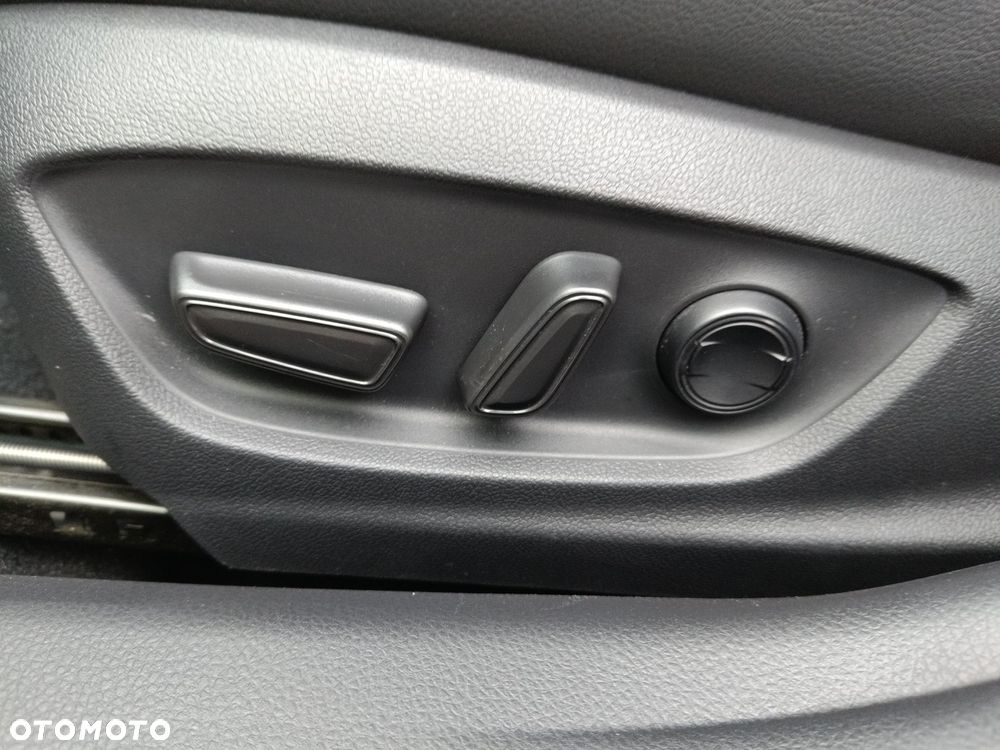 Toyota Camry 2.5 Hybrid Prestige CVT - 20