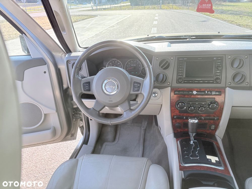 Jeep Commander 4.7 V8 - 24