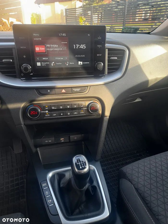 Kia Ceed 1.6 CRDi mHEV M - 9