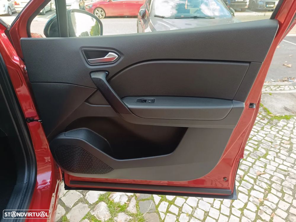 Renault Captur TCe 100 INTENS - 28