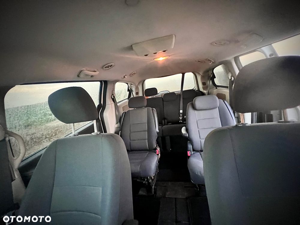 Dodge Grand Caravan - 15