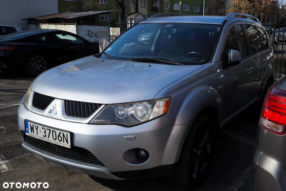 Mitsubishi Outlander - 2