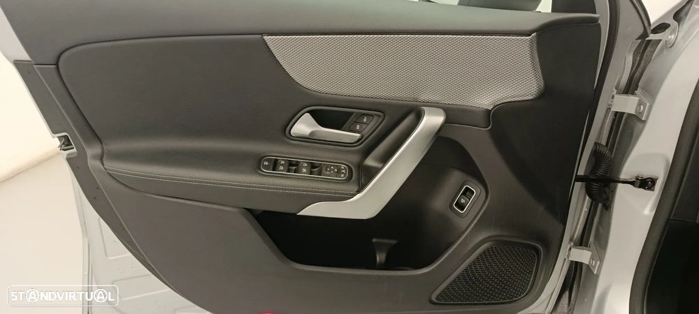 Mercedes-Benz A 180 Limousine d Progressive Aut. - 27
