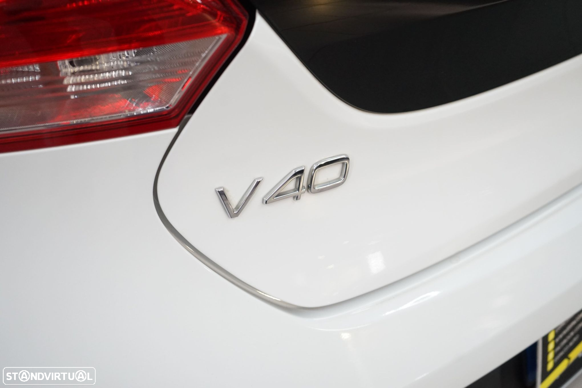 Volvo V40 Cross Country 1.6 D2 Summum - 9