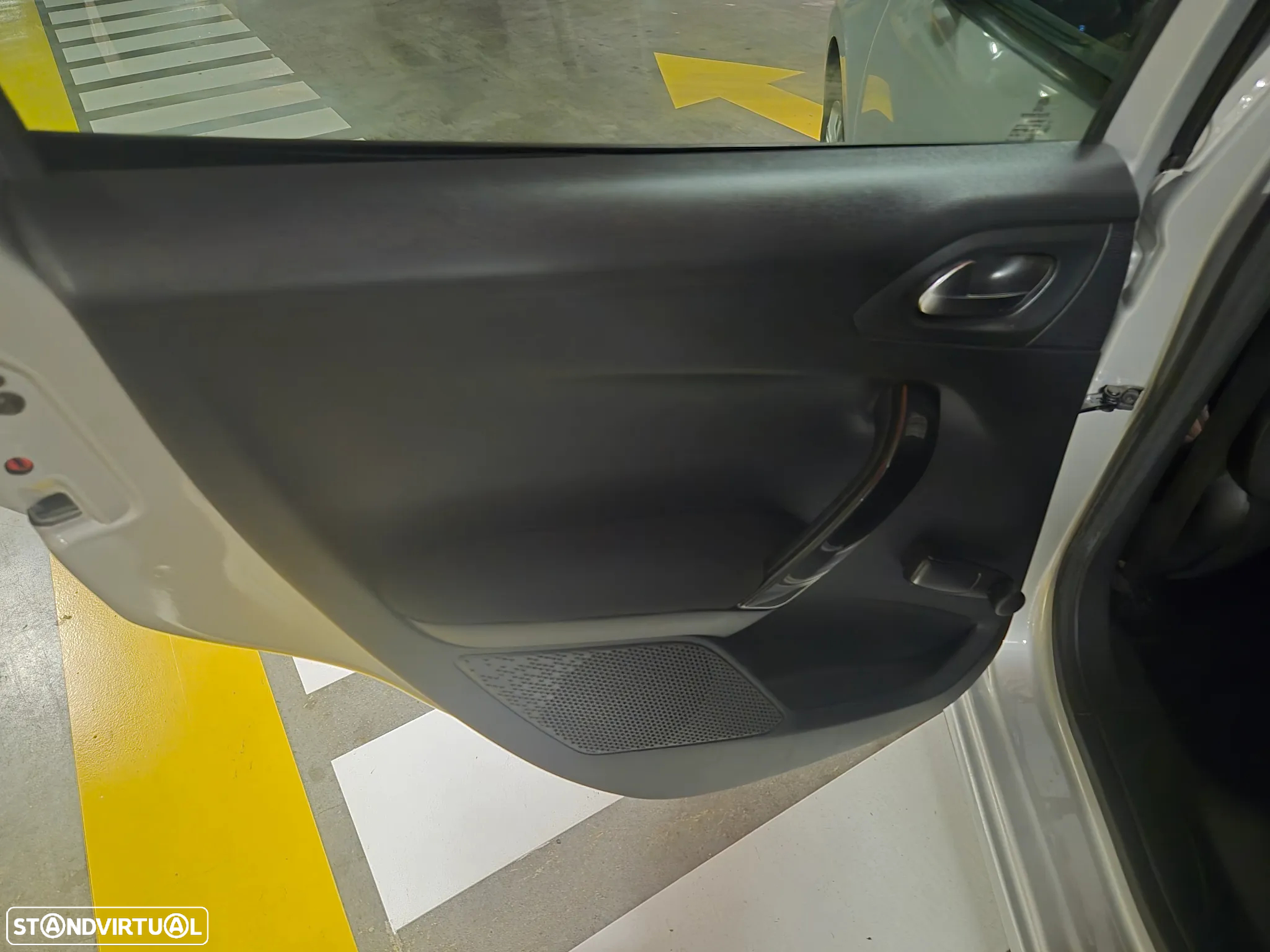 Peugeot 208 1.4 HDi SE Style - 26