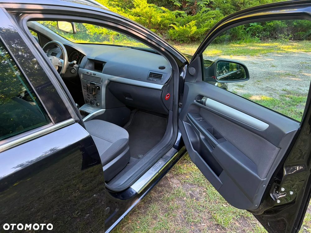 Opel Astra 1.6 Color Edition - 28