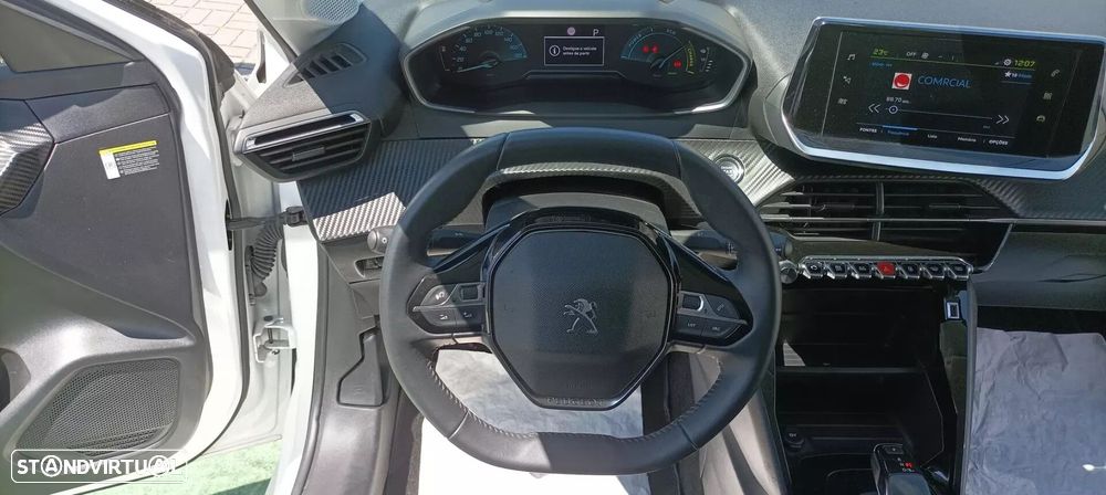 Peugeot e-208 - 11