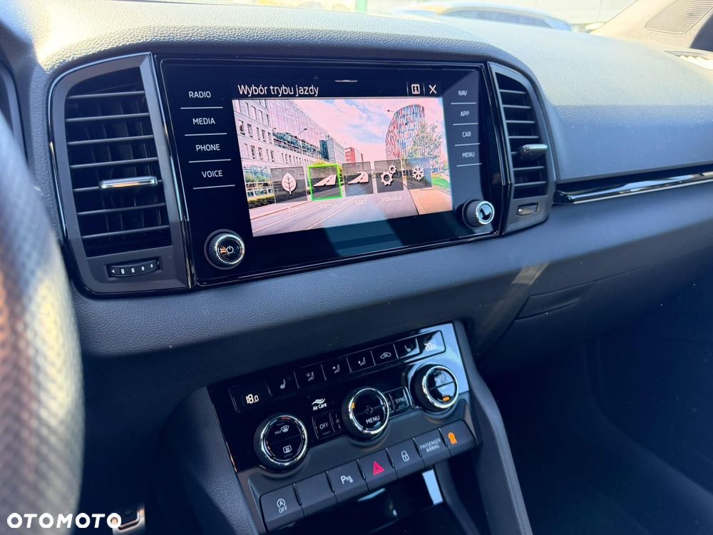 Skoda Karoq 2.0 TDI SCR 4x4 Sportline DSG - 10