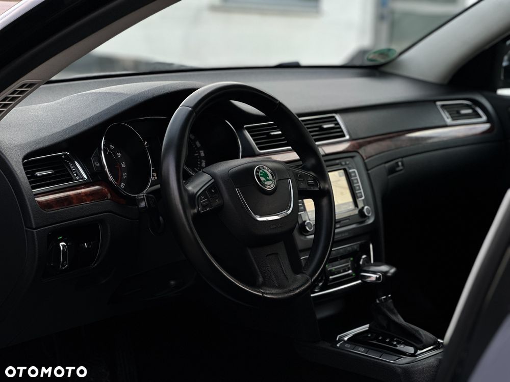 Skoda Superb 2.0 TDI DSG Exclusive - 35