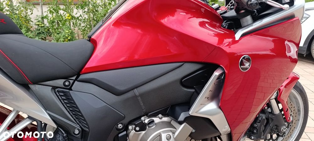 Honda VFR - 25