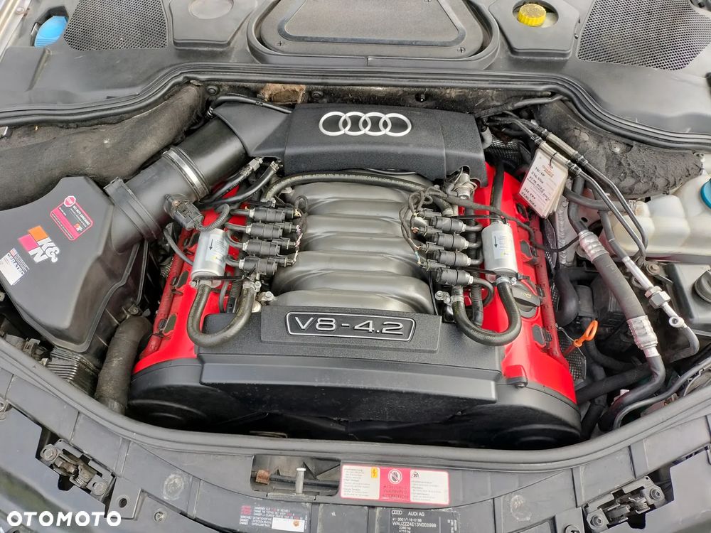 Audi A8 4.2 Quattro - 12