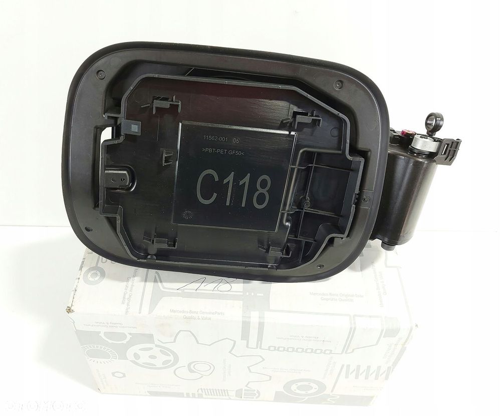 MERCEDES CLA 118 WNĘKA GNIAZDA ŁADOWANIA KLAPKA 371 - 1