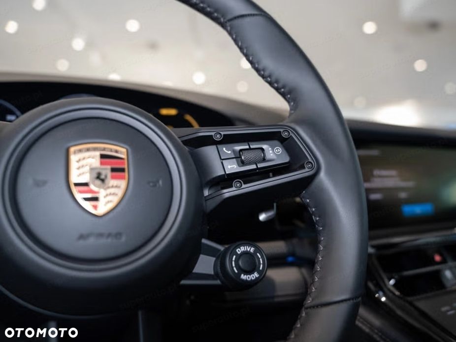 Porsche Panamera 4 - 8