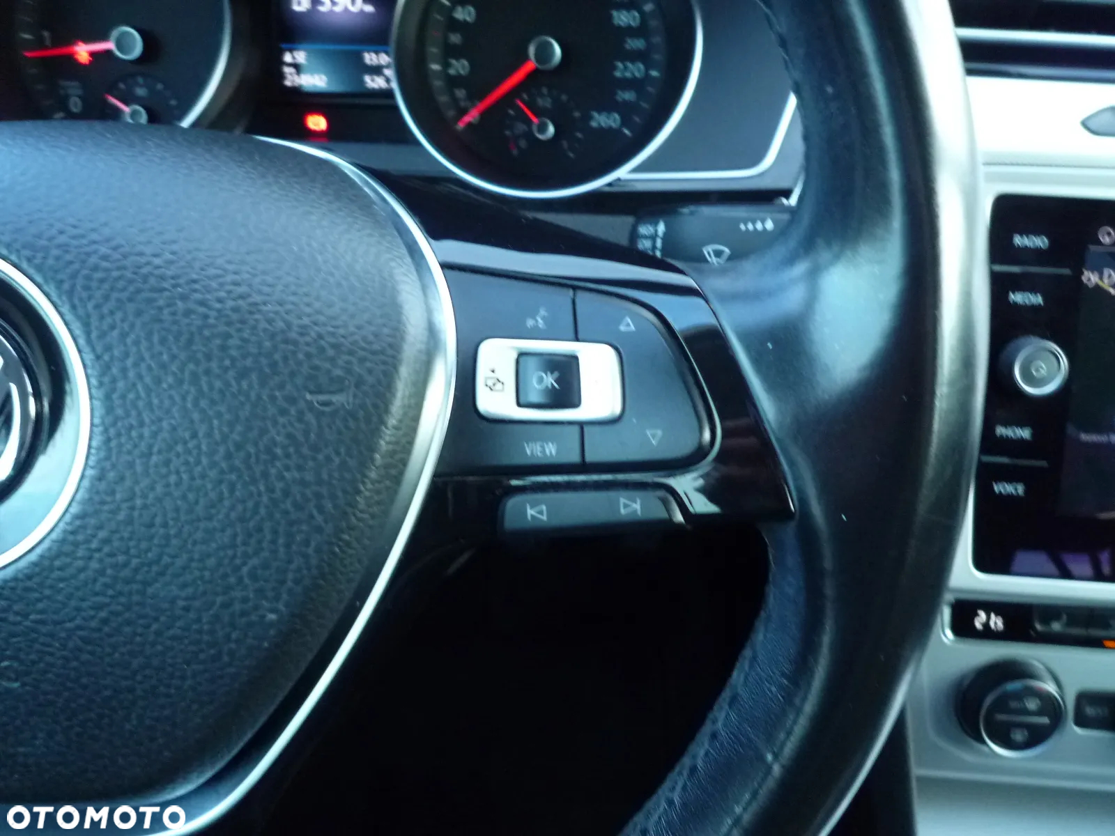 Volkswagen Passat 2.0 TDI BMT Trendline - 23