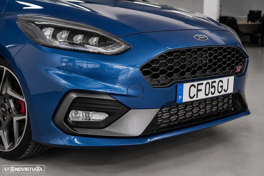 Ford Fiesta 1.5 EcoBoost S&S c/ Pack Pele Exclusiva ST - 16