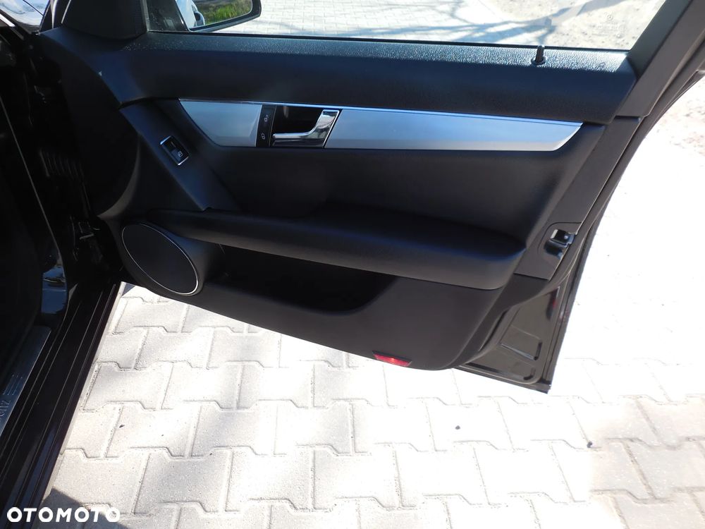Mercedes-Benz Klasa C 180 CGI Automatik BlueEFFICIENCY - 15