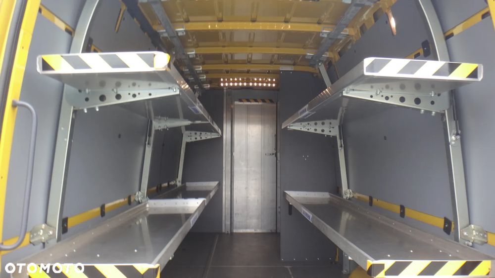 Mercedes-Benz SPRINTER - 13