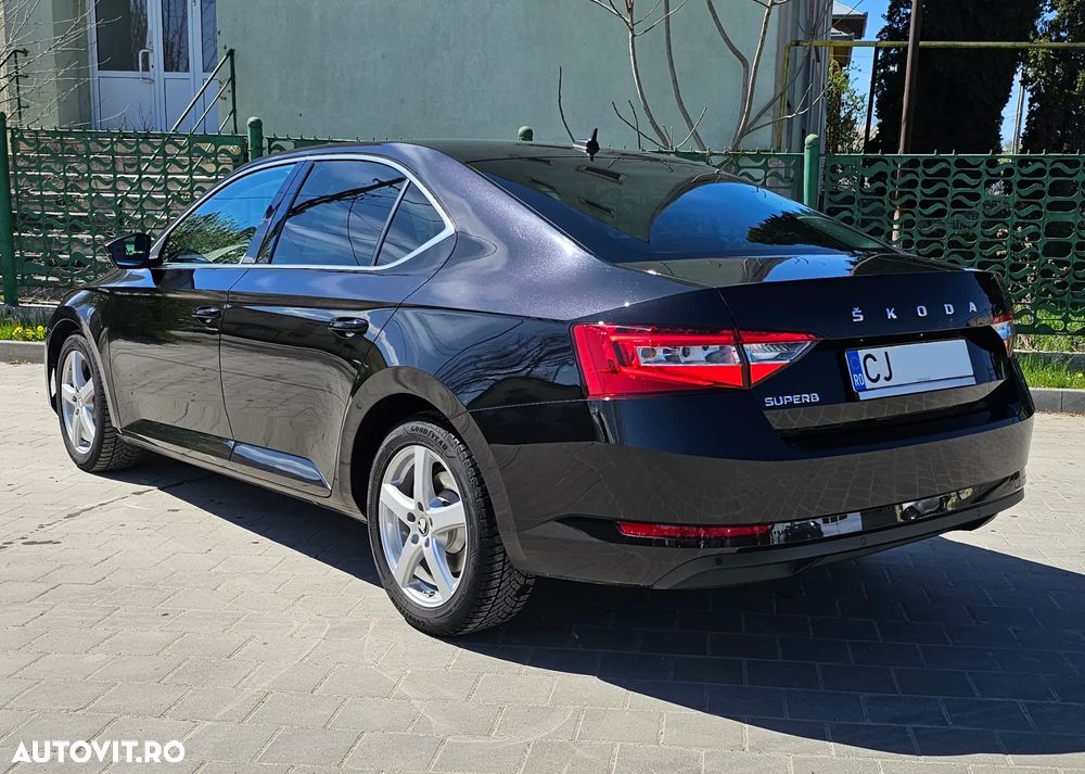 Skoda Superb 2.0 TDI DSG Sportline - 6