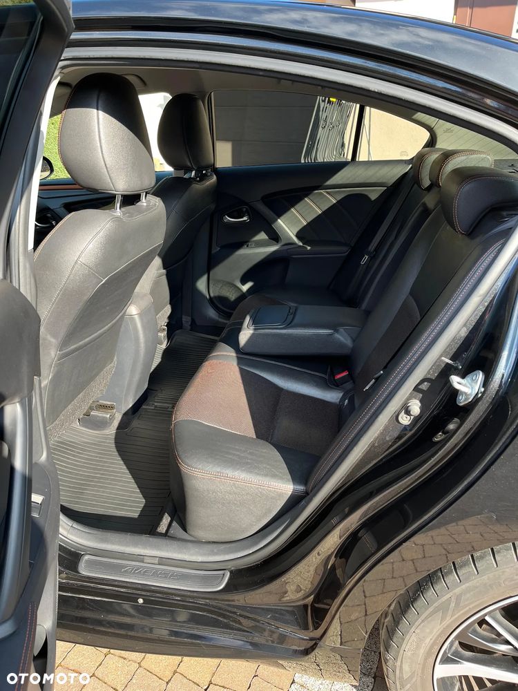 Toyota Avensis 1.8 Prestige MS - 12