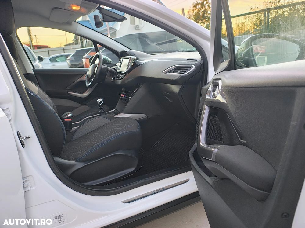 Peugeot 2008 PureTech 130 GPF Stop&Start Signature - 15