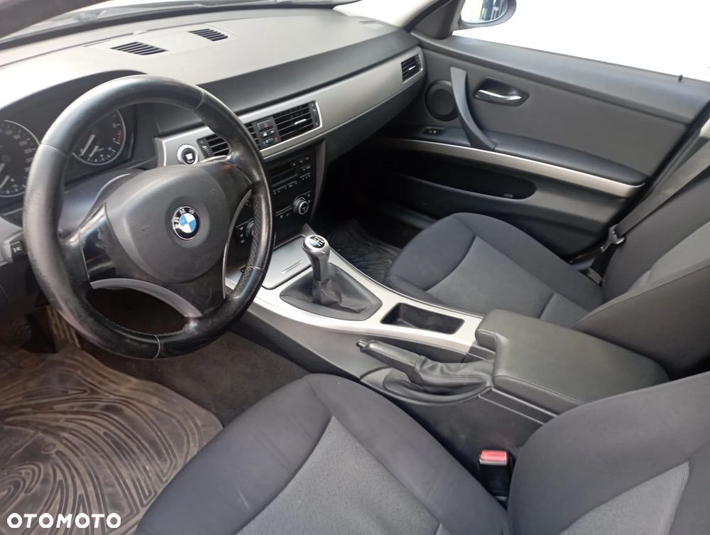 BMW Seria 3 320i - 9