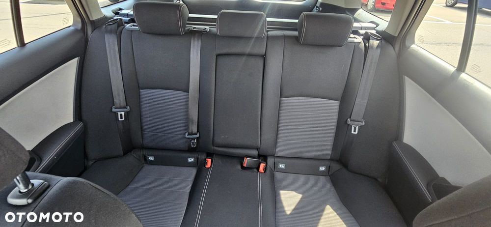 Toyota Avensis 2.0 D-4D Premium - 9